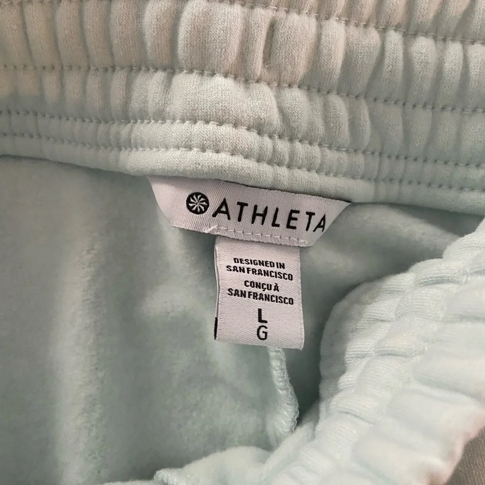 Athleta Glacier Easy Fleece Straight Cargo Pant and Easy Fleece crop. - Picture 4 of 9